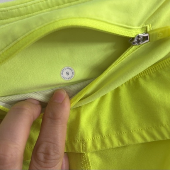 Lululemon speed up low rise  lined short 2.5” SZ 8 Women's Neon Green Shorts - Picture 10 of 10